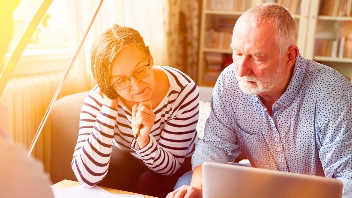 Retraites: revalorisation gelée, cumul emploi-retraite encadré, ce qui change