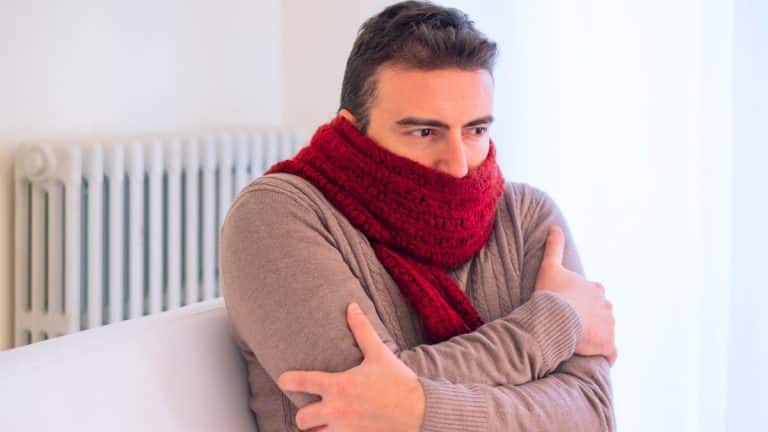 Sans chauffage depuis 3 ans: ses astuces simples et efficaces pour rester au chaud tout l'hiver
