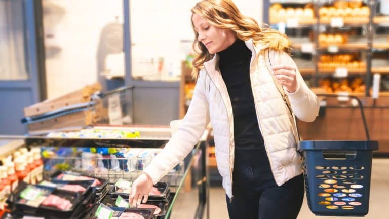 Supermarché : ce que dit la loi en France sur le dépôt des sacs à l'entrée