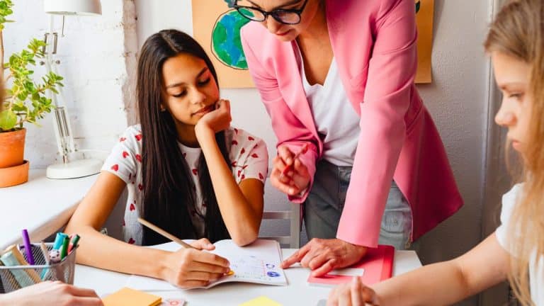 Wesh Wallah Miskine: des élèves de 5e apprennent le langage des jeunes en cours de français