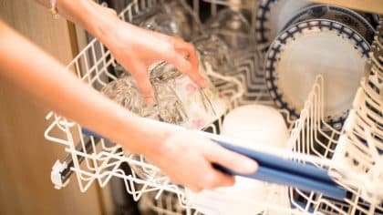 Lave-vaisselle: programmez-le en heures creuses (8 h/jour) pour réduire votre consommation d’électricité