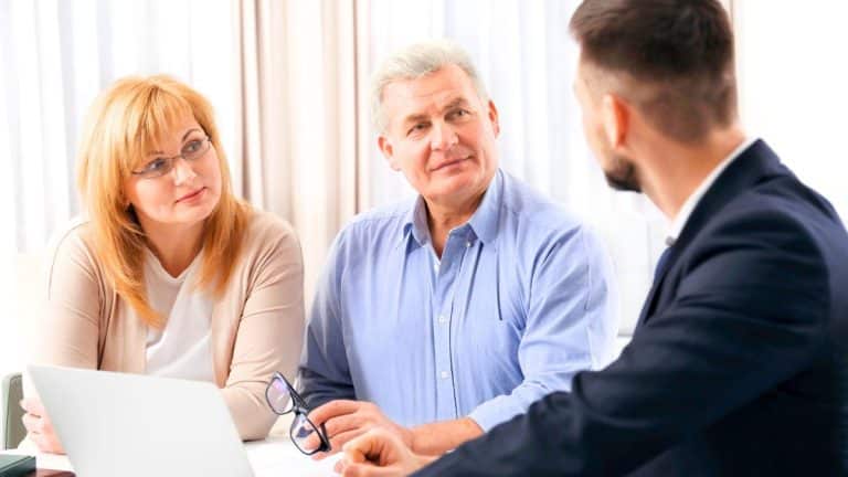 Maison familiale en indivision: l’héritage divise en France, coûts, délais et solutions pour en sortir