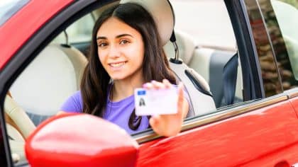 Permis de conduire : un proche peut désormais accompagner à l’examen pour réduire le coût, si voiture à double commande