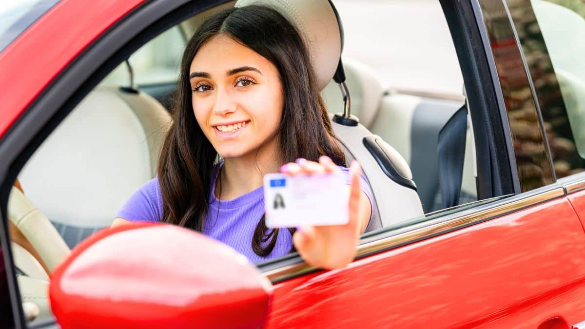 Permis de conduire : un proche peut désormais accompagner à l’examen pour réduire le coût, si voiture à double commande