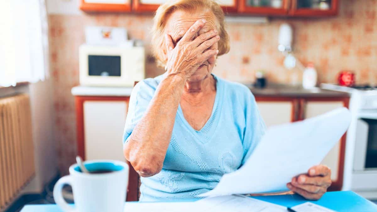 Retraités : un bien immobilier à l’étranger réduit vos aides en France jusqu’à 1 000 € par mois