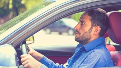 Automobilistes français: rouler en Espagne impose le gyrophare V-16 dès 2026