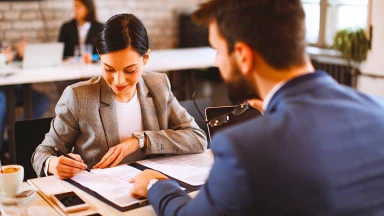 CDD de reconversion: nouveau contrat de travail en France en vigueur depuis le 1er janvier pour changer de métier