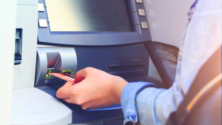 CIC: frais à l’étranger pour payer et retirer avec votre carte