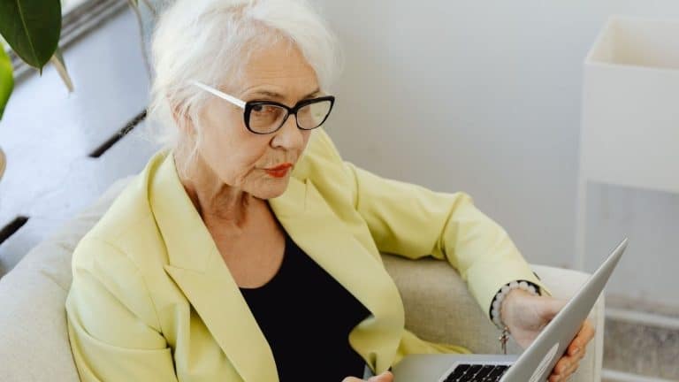 Retraites 2026 en France: elles augmentent de 0,9 %, certains voient leur virement baisser