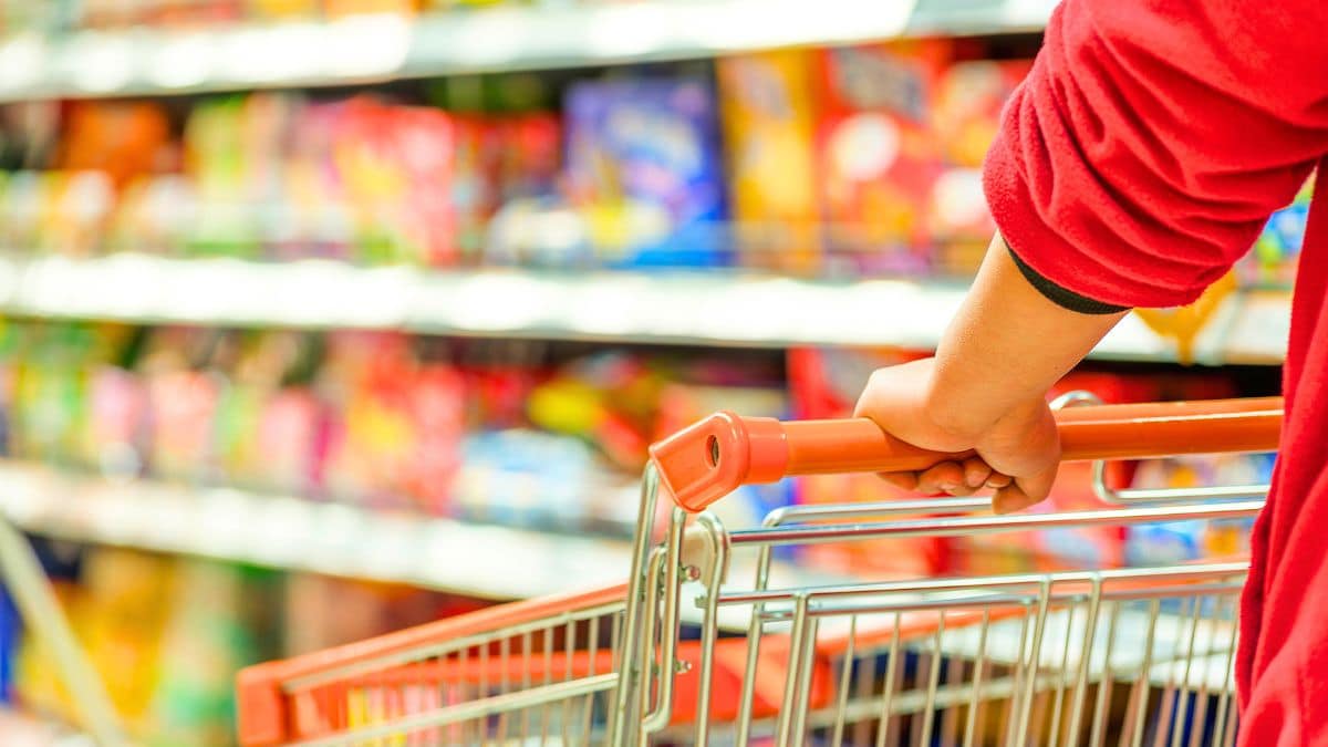 Chocolat : Intermarché et Carrefour dénoncent les hausses de prix des grandes marques malgré la chute du cacao