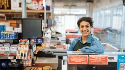 Lidl impose 30 articles par minute à ses caissières : la stratégie de pression que vous subissez sans le savoir