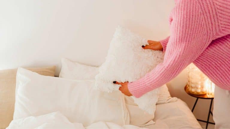 Oreiller en machine: laver un seul oreiller provoque taches jaunes, odeurs et déformations en quelques semaines