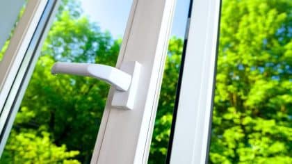 Windows have a hidden adjustment that stops drafts for free: here is how to switch to winter mode